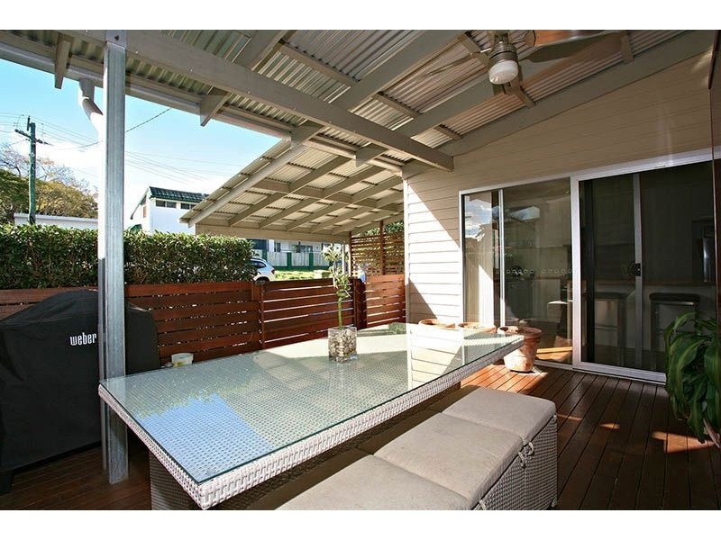 16 Walter Street, Labrador QLD 4215