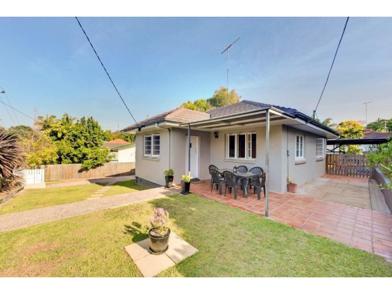 25 Walker St, Coorparoo QLD 4151