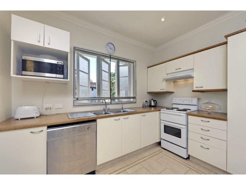 25 Walker St, Coorparoo QLD 4151