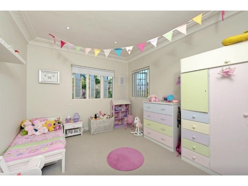 25 Walker St, Coorparoo QLD 4151