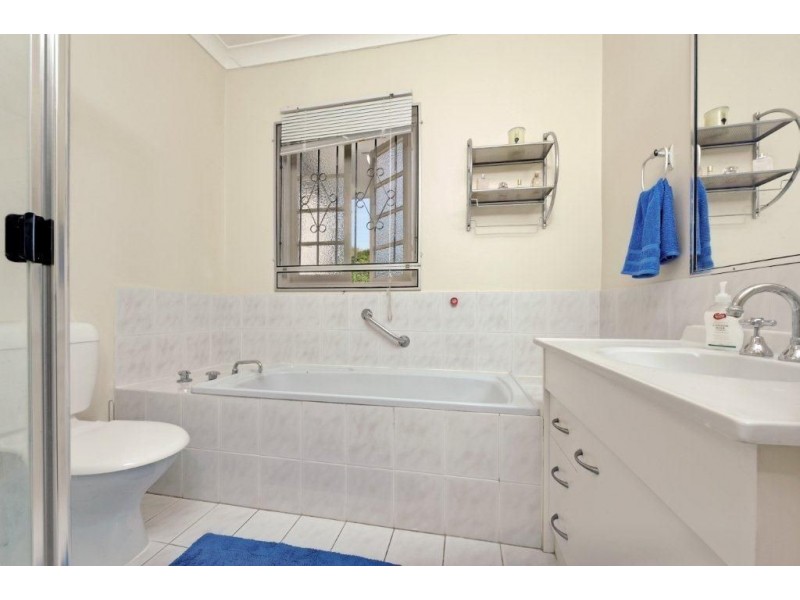 25 Walker St, Coorparoo QLD 4151