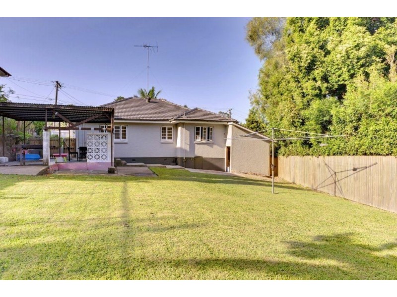 25 Walker St, Coorparoo QLD 4151