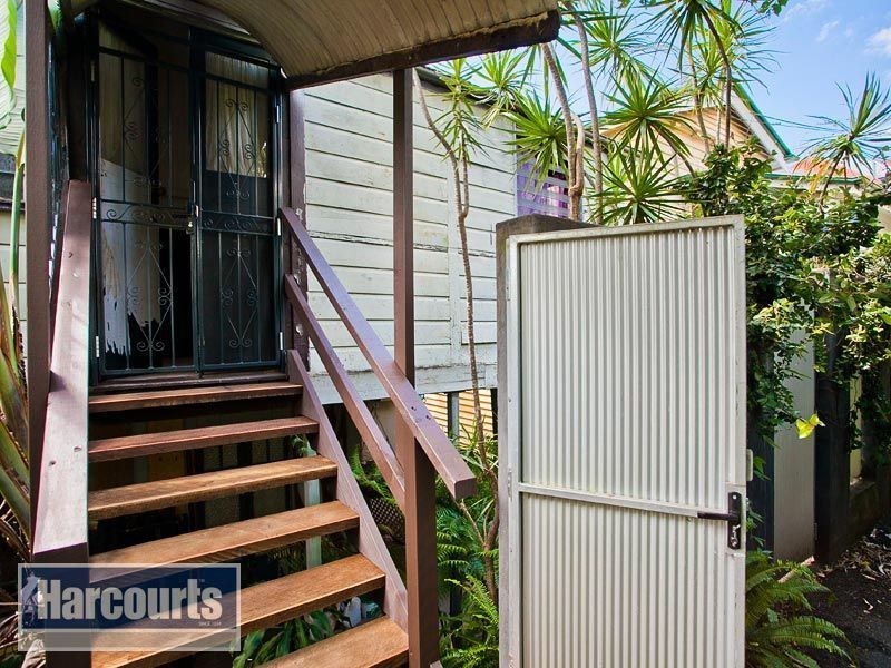 11 Confederate St, Red Hill QLD 4059