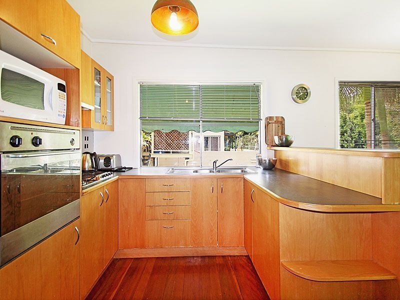 18 Kirri St, The Gap QLD 4061