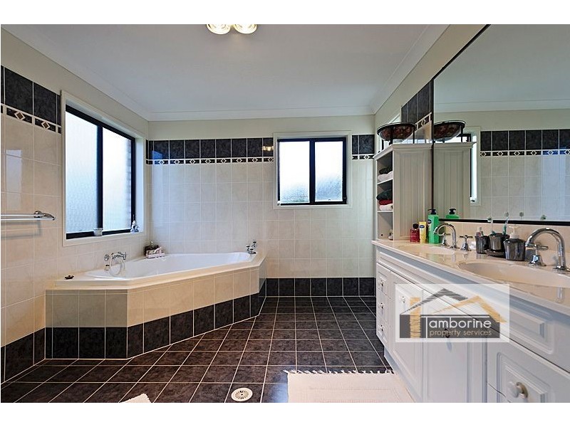 2-8 Racecourse Place, Tamborine QLD 4270