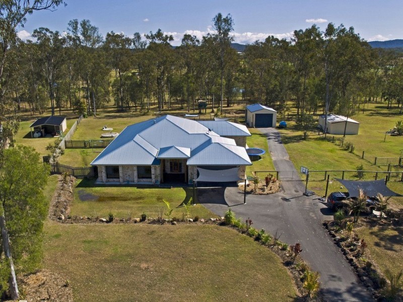 64 Racecourse Place, Tamborine QLD 4270