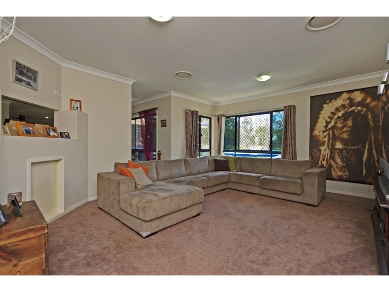 64 Racecourse Place, Tamborine QLD 4270