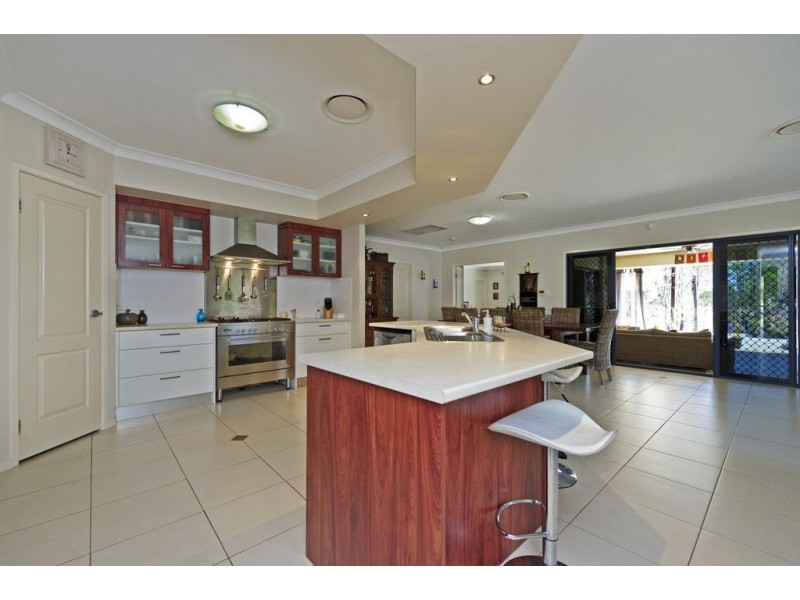 64 Racecourse Place, Tamborine QLD 4270