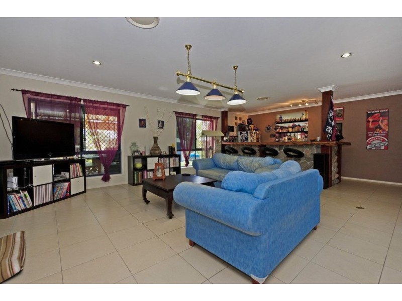 64 Racecourse Place, Tamborine QLD 4270