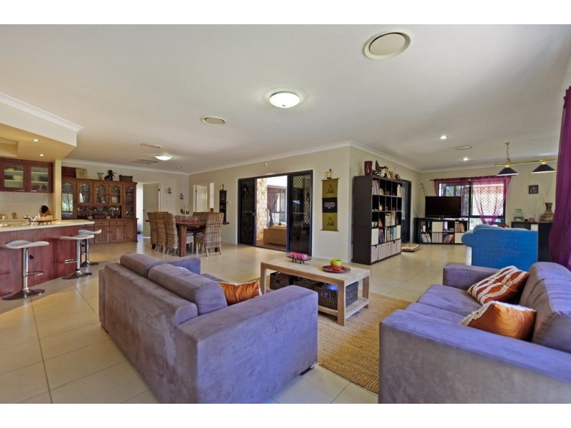 64 Racecourse Place, Tamborine QLD 4270