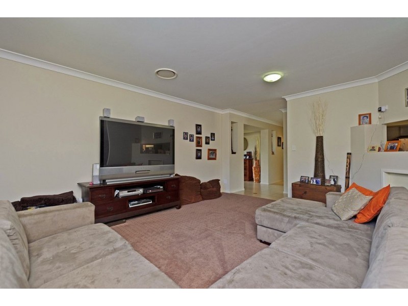 64 Racecourse Place, Tamborine QLD 4270