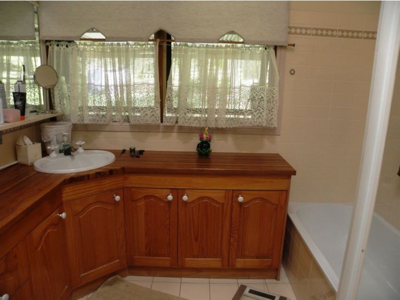 110-120 Williamson, Tamborine QLD 4270