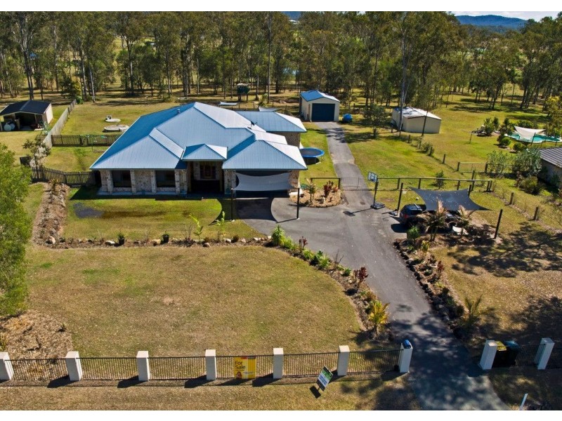 64 Racecourse Place, Tamborine QLD 4270