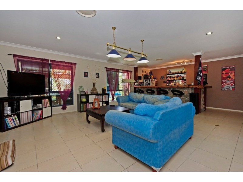 64 Racecourse Place, Tamborine QLD 4270