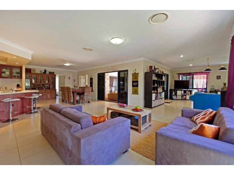 64 Racecourse Place, Tamborine QLD 4270