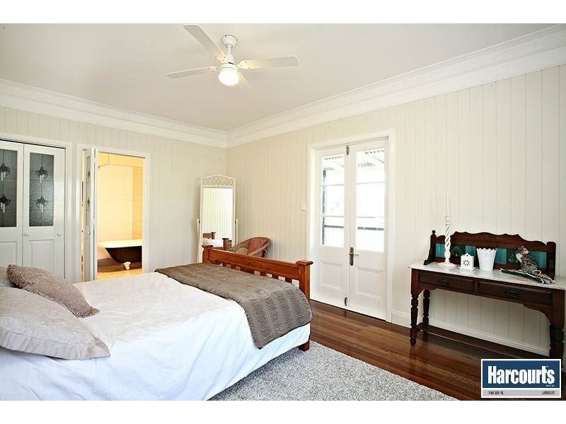 2 Chestnut Road, Tamborine QLD 4270
