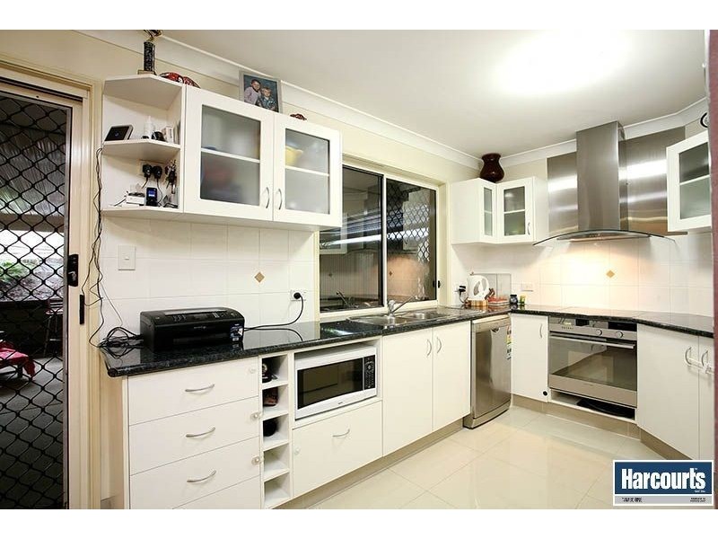 2 Bou Crt, Edens Landing QLD 4207
