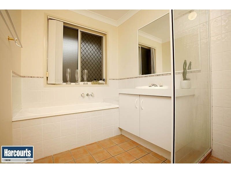 2 Bou Crt, Edens Landing QLD 4207