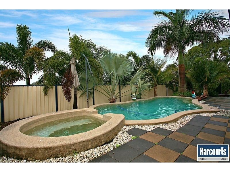 2 Bou Crt, Edens Landing QLD 4207