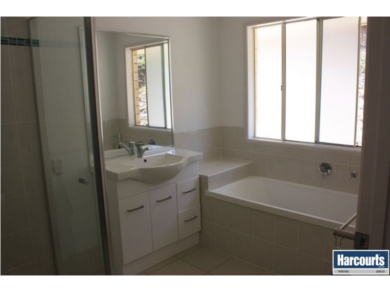 27 Smales Close, Kooralbyn QLD 4285