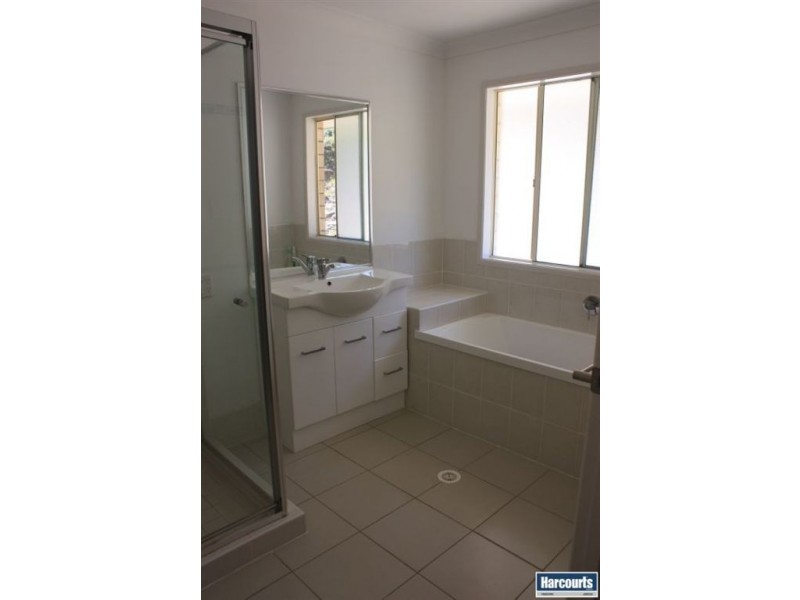 27 Smales Close, Kooralbyn QLD 4285