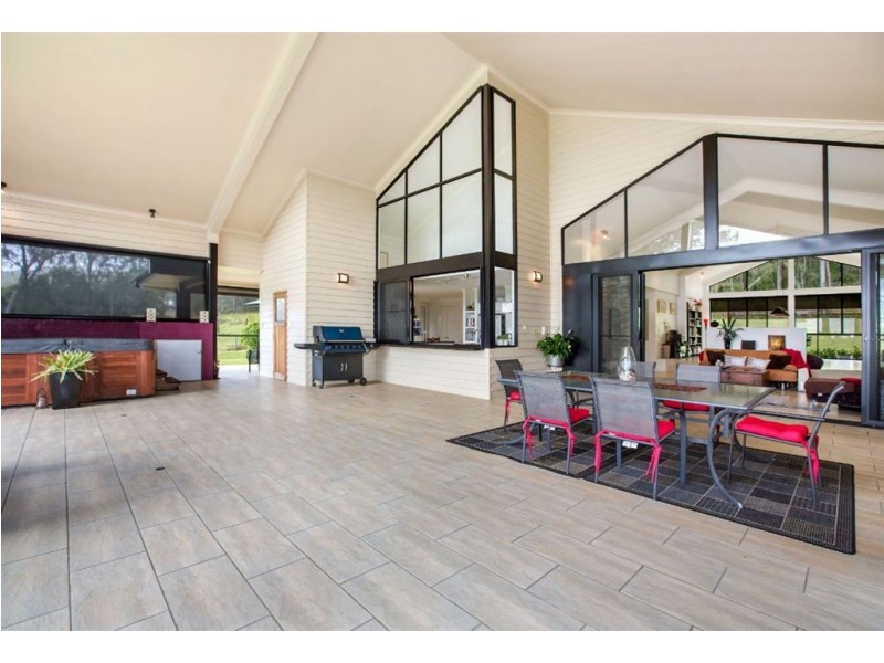 1 Brahman Road, Tamborine QLD 4270