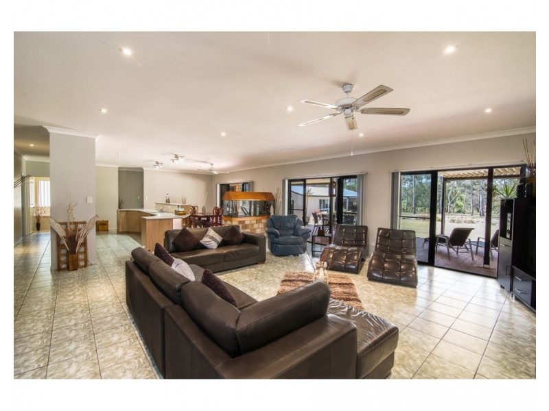 76 Racecourse Place, Tamborine QLD 4270