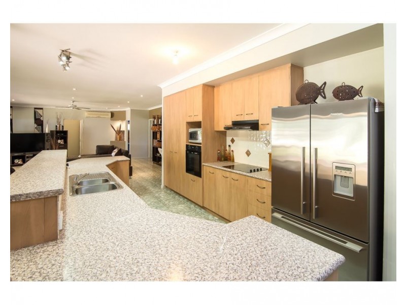 76 Racecourse Place, Tamborine QLD 4270