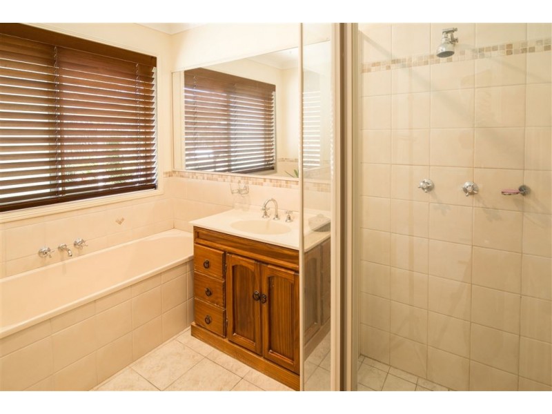 21 Racecourse Place, Tamborine QLD 4270