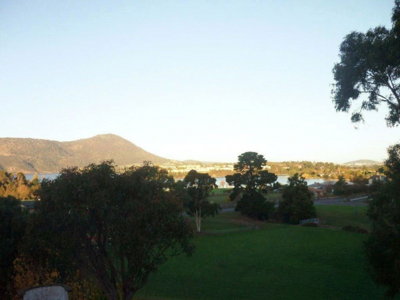 4 Roseneath Place, Austins Ferry TAS 7011