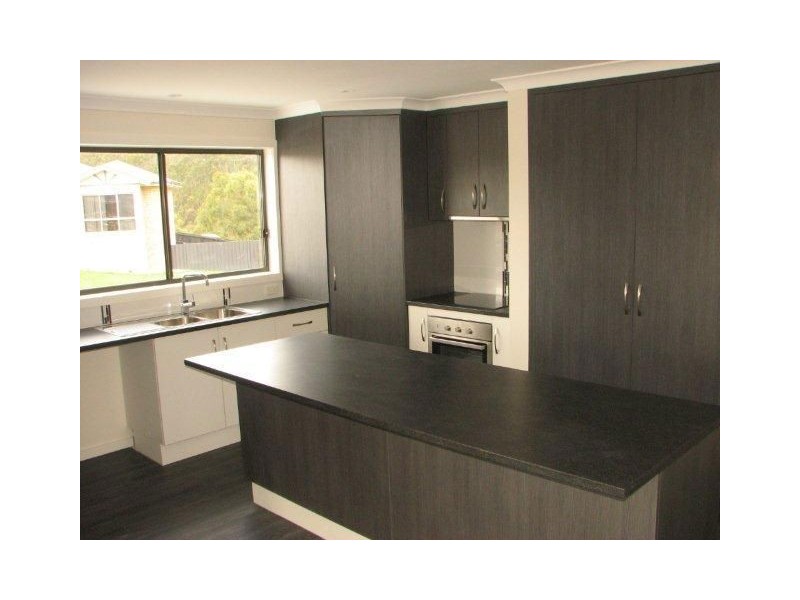 1+2/5 Travers Court, Claremont TAS 7011