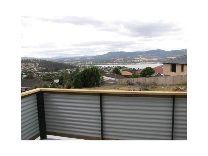 1+2/5 Travers Court, Claremont TAS 7011