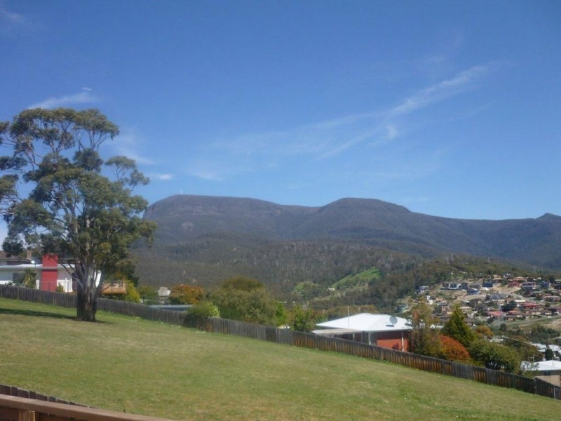 4 Hudson Crescent, Glenorchy TAS 7010