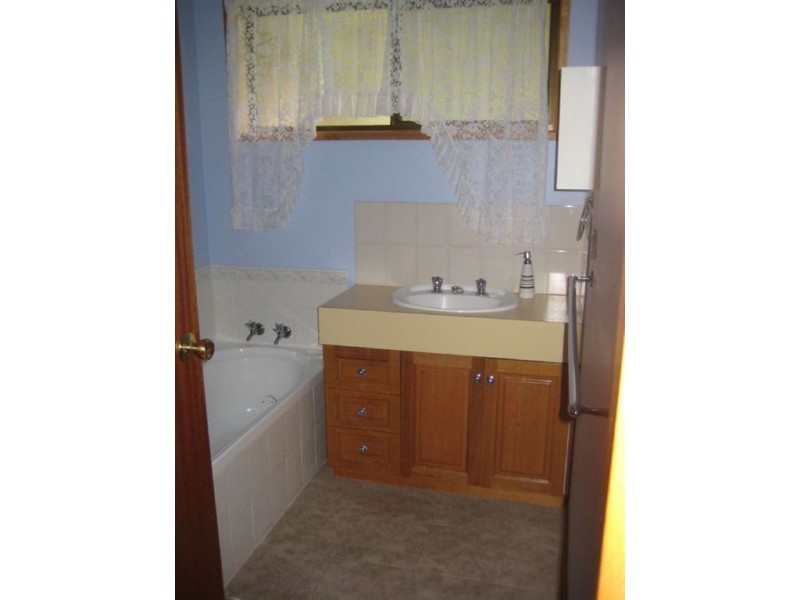 4 Godfrey Road, Claremont TAS 7011