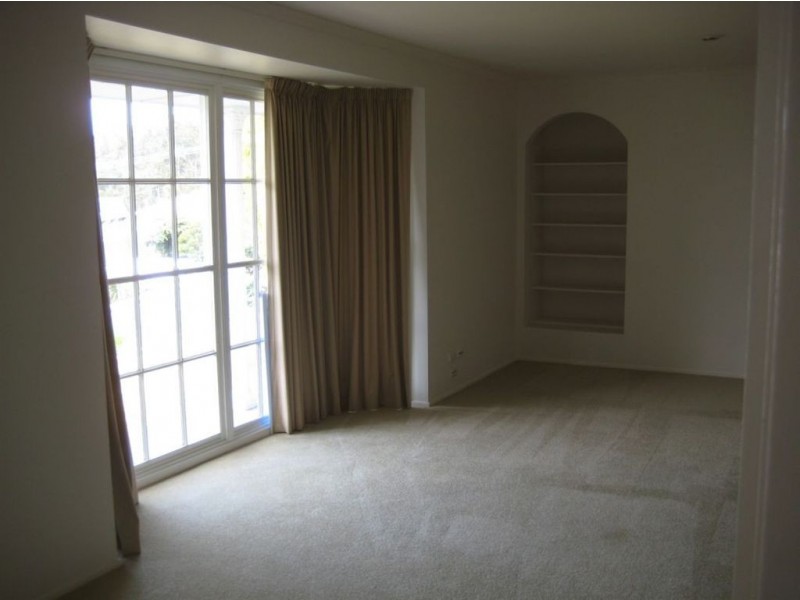 5 Broadwaters Parade, Sandy Bay TAS 7005