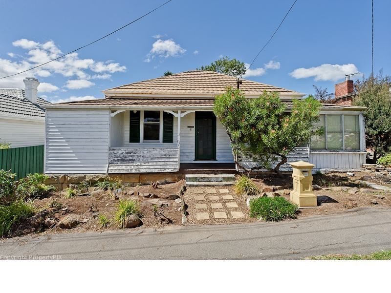 6 Liena Road, Lindisfarne TAS 7015