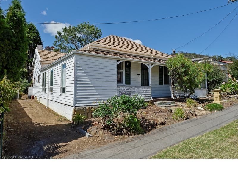 6 Liena Road, Lindisfarne TAS 7015