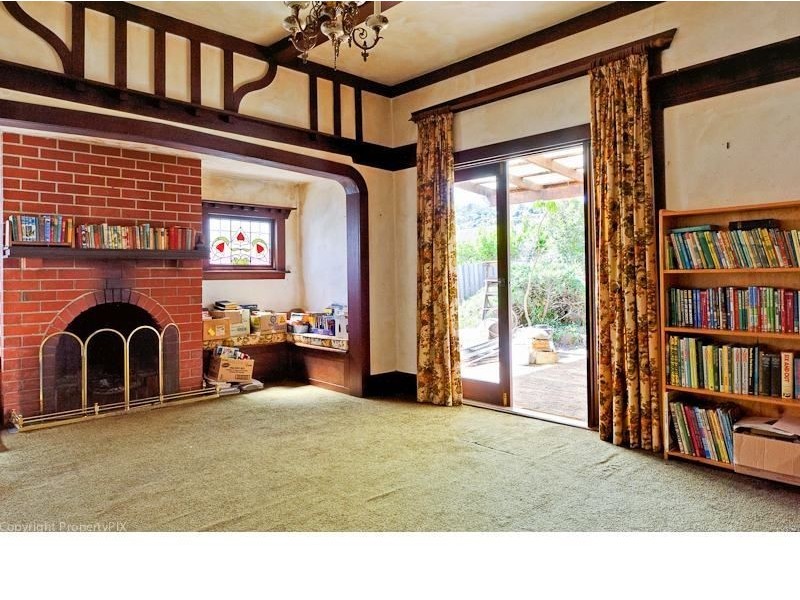 6 Liena Road, Lindisfarne TAS 7015