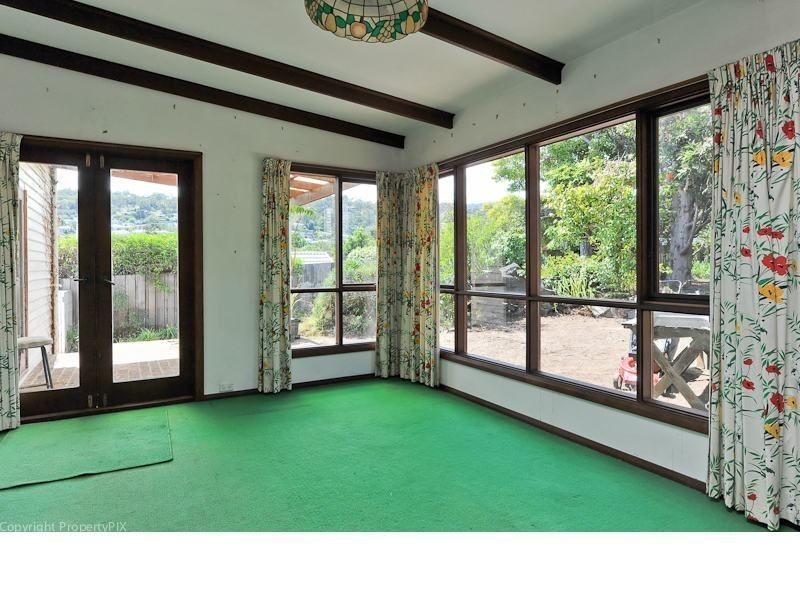 6 Liena Road, Lindisfarne TAS 7015