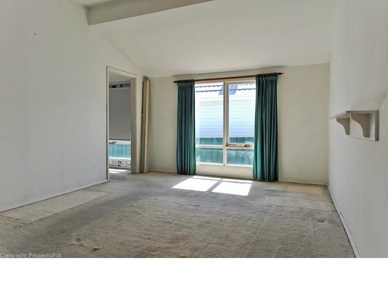 6 Liena Road, Lindisfarne TAS 7015