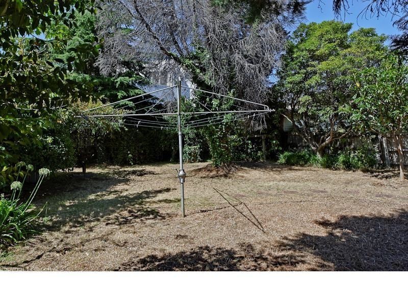 6 Liena Road, Lindisfarne TAS 7015