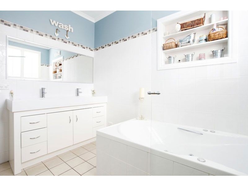 10 Hilton Road, Claremont TAS 7011