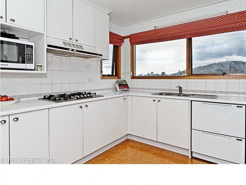 13 Cedar Street, Lindisfarne TAS 7015