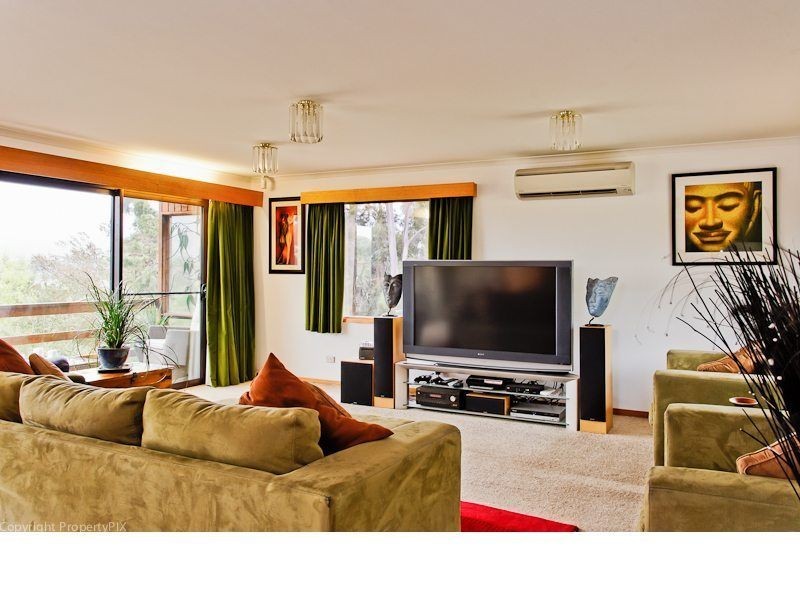 13 Cedar Street, Lindisfarne TAS 7015