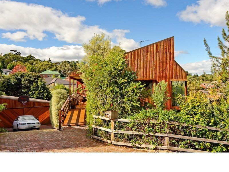 13 Cedar Street, Lindisfarne TAS 7015