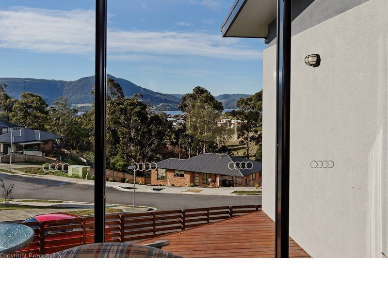 1 Bluegum Court, Claremont TAS 7011