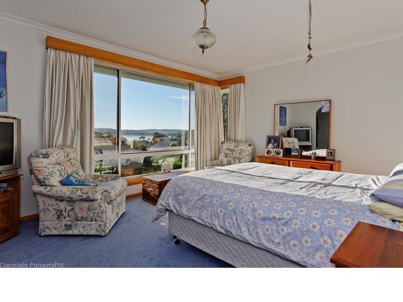 1 Bicheno Street, Clifton Beach TAS 7020