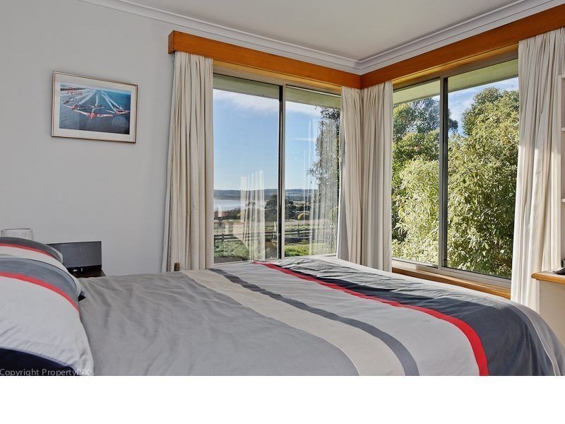 1 Bicheno Street, Clifton Beach TAS 7020