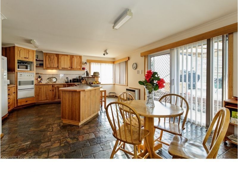152 East Derwent Highway, Lindisfarne TAS 7015