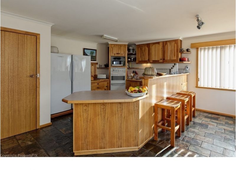 152 East Derwent Highway, Lindisfarne TAS 7015